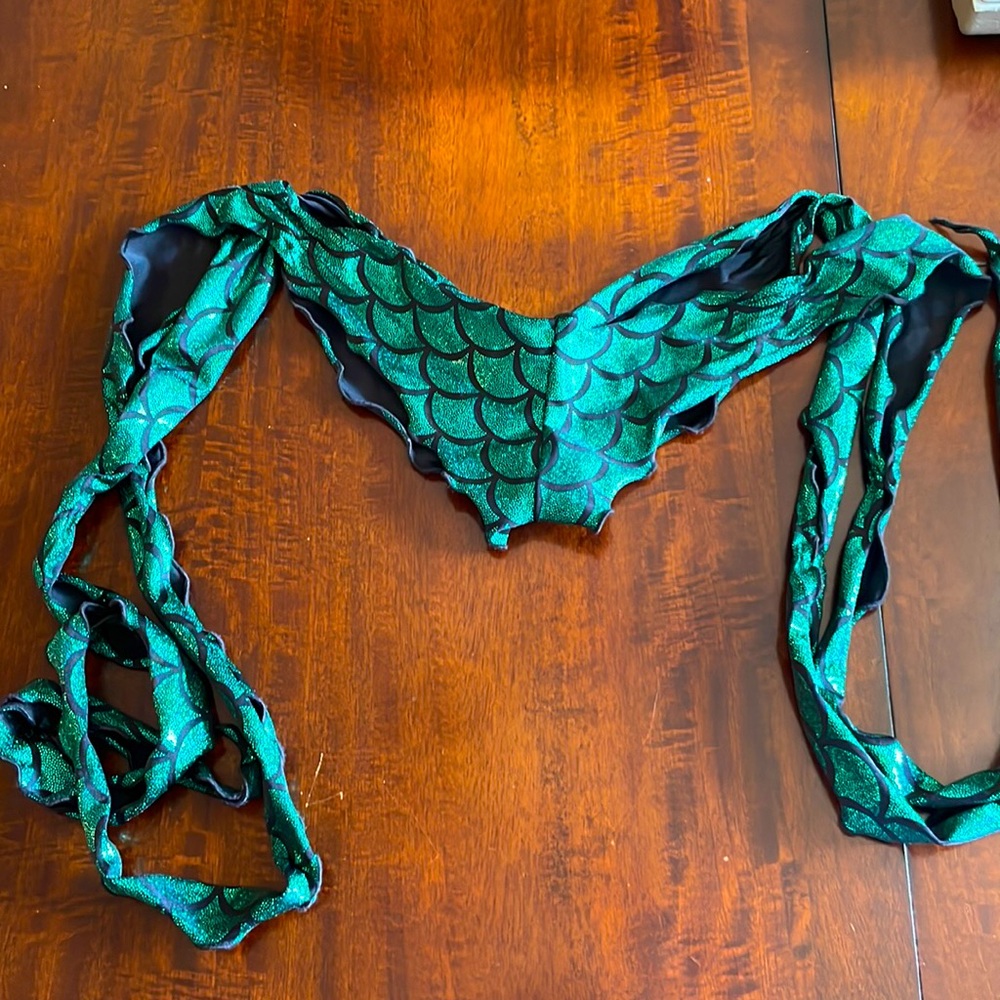 Sparkly green and black scallop print side tie bottoms for festival or rave